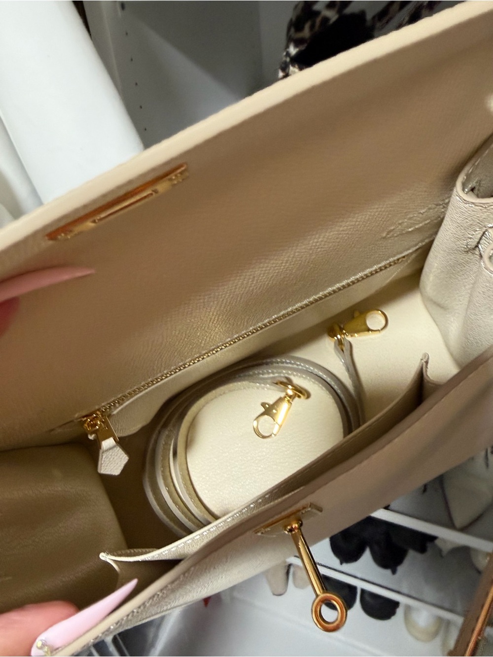 Cream Structured Top-Handle Women’s Bag with Gold Hardware - Picture 3 of 4